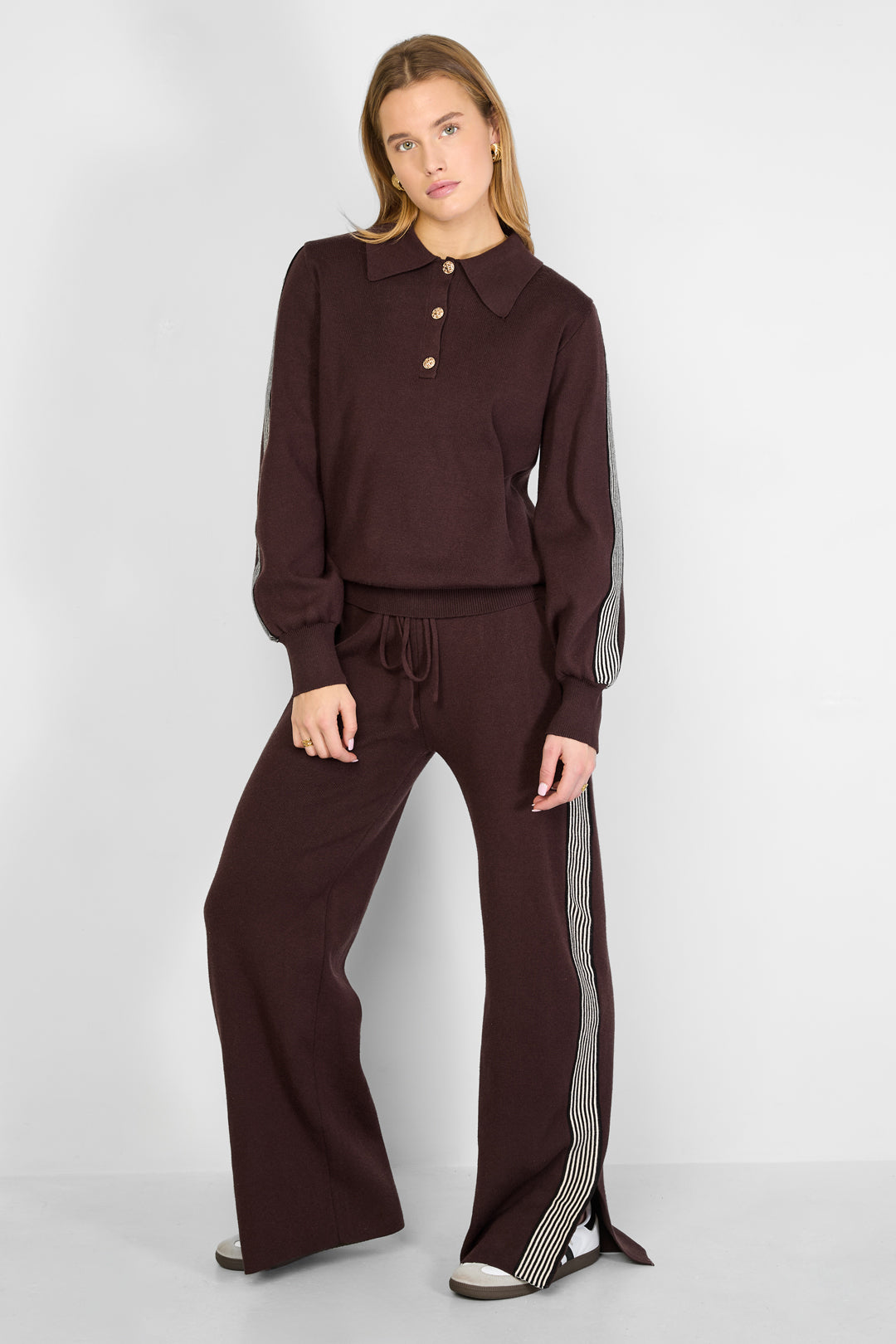 Knitted trousers with stripes
