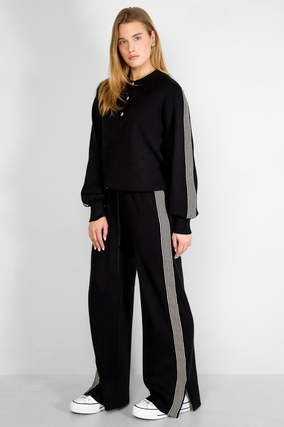 Knitted trousers with stripes
