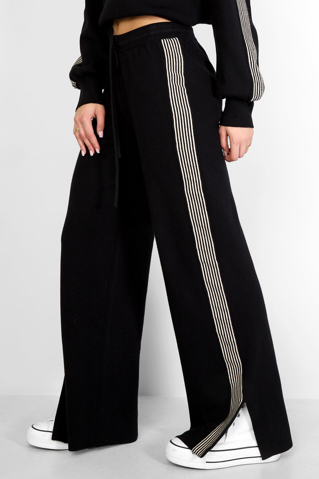Knitted trousers with stripes