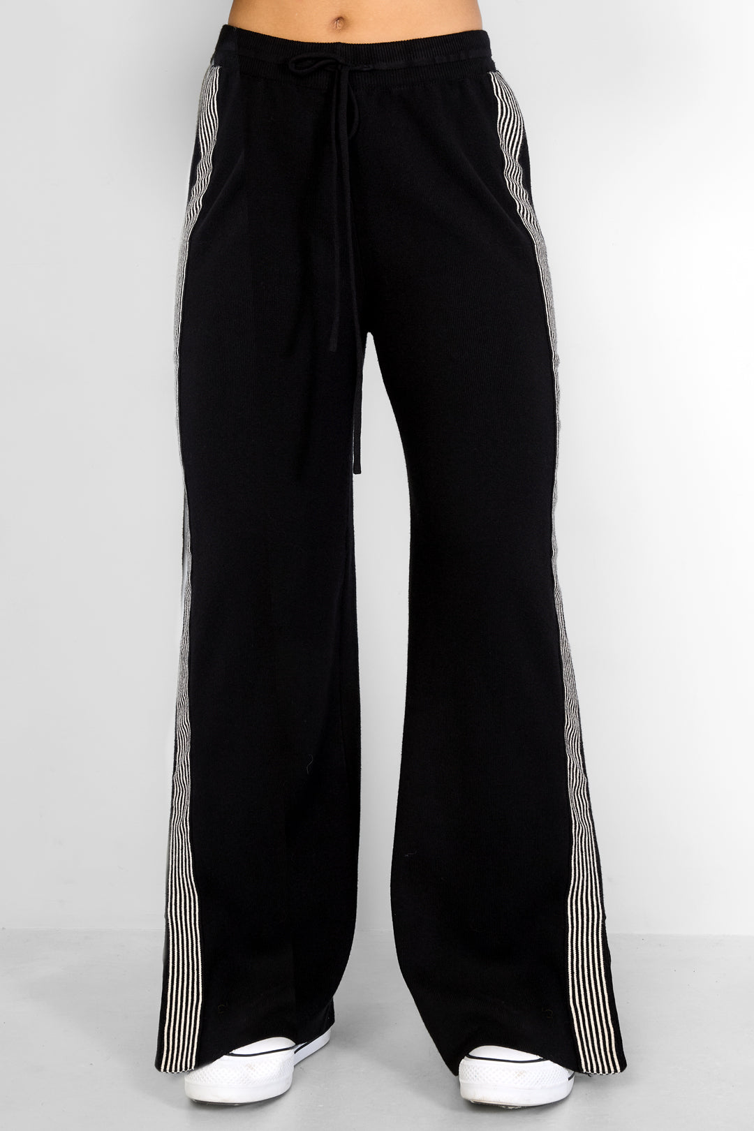 Knitted trousers with stripes